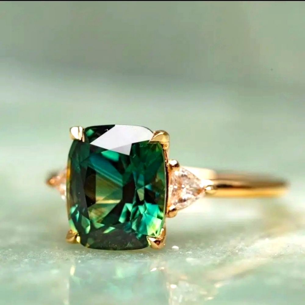 💎 2/$25 💍 14k Gold Plated "Emerald" Solitaire Ring w/Inlaid Zircons - Picture 2 of 8